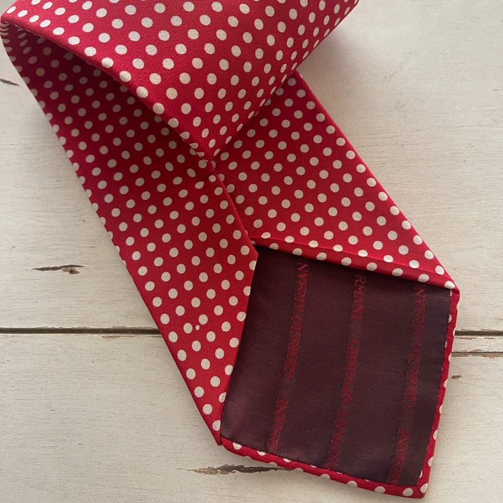 BEAUTIFUL GIORGIO ARMANI SILK POKA DOT TIE